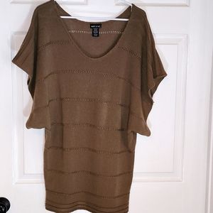 Short sleeve sweater top